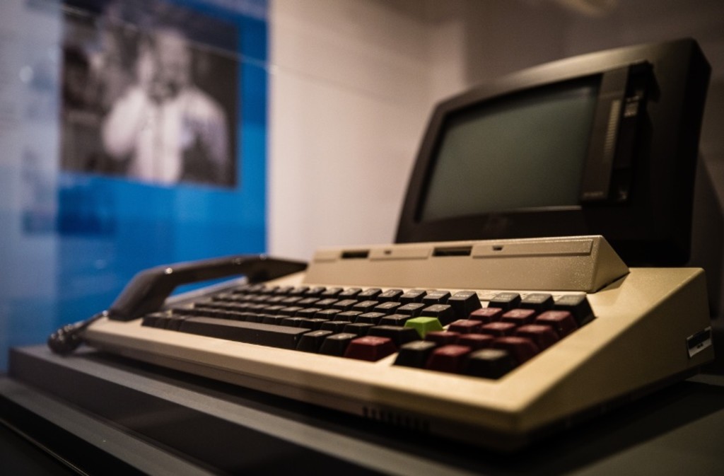 Hanging on the Computerphone
