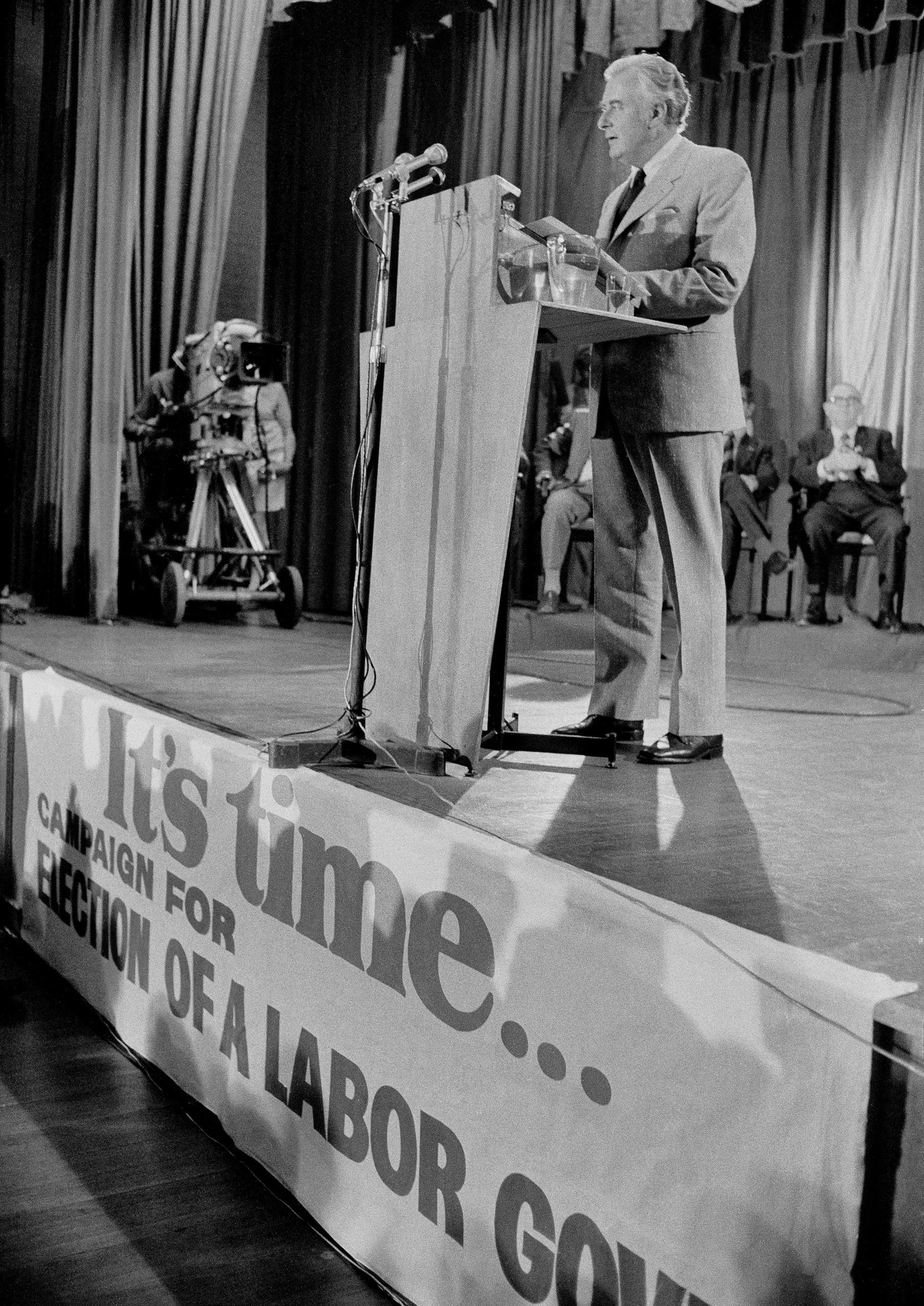 A relaxed Gough Whitlam and a smiling Patricia Amphlett posing together in t-shirts emblazoned with the words ‘It’s time’. A relaxed Gough Whitlam and a smiling Patricia Amphlett posing together in t-shirts emblazoned with the words ‘It’s time’.