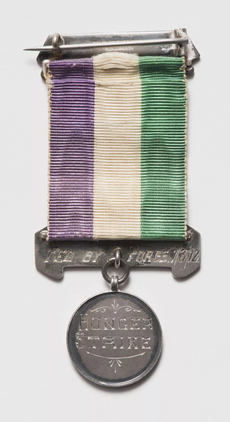 Photograph of a medal with the engraving "Hunger strike." Photograph of a medal with the engraving "Hunger strike."