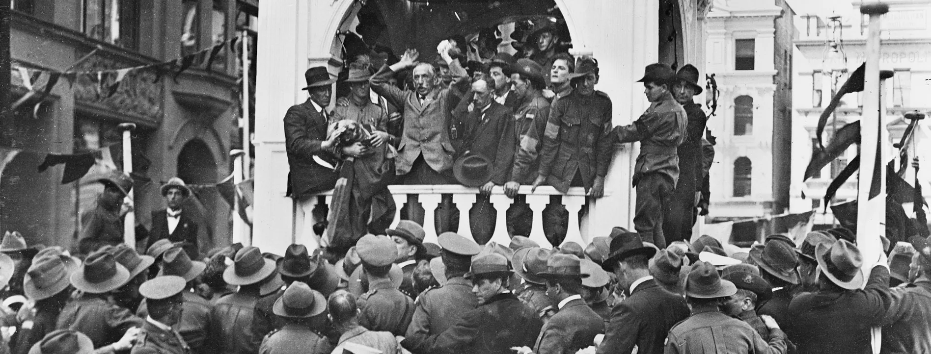 Prime Minister Billy Hughes speaking in front of a huge crowd at Martin Place, Sydney.