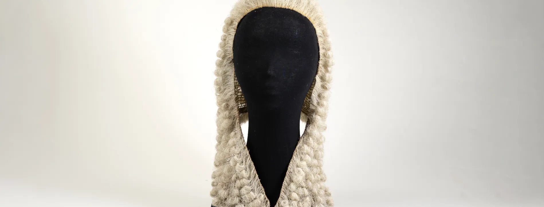 An image of the wig worn by the Speaker of the House of Representatives on a mannequin head