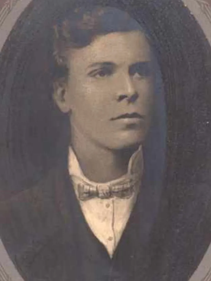 Andrew Fisher. Photo: State Library of Victoria
Portrait of Andrew Fisher, wearing a suit and bow tie, framed with an oval border.