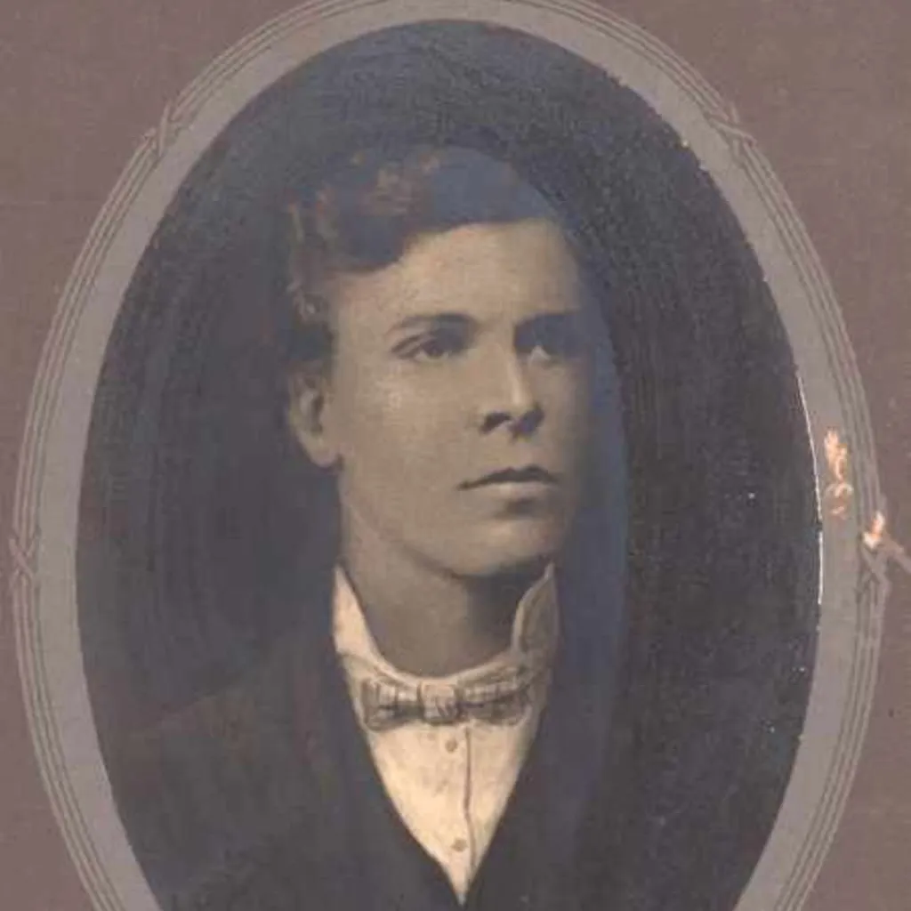 Andrew Fisher. Photo: State Library of Victoria
Portrait of Andrew Fisher, wearing a suit and bow tie, framed with an oval border.