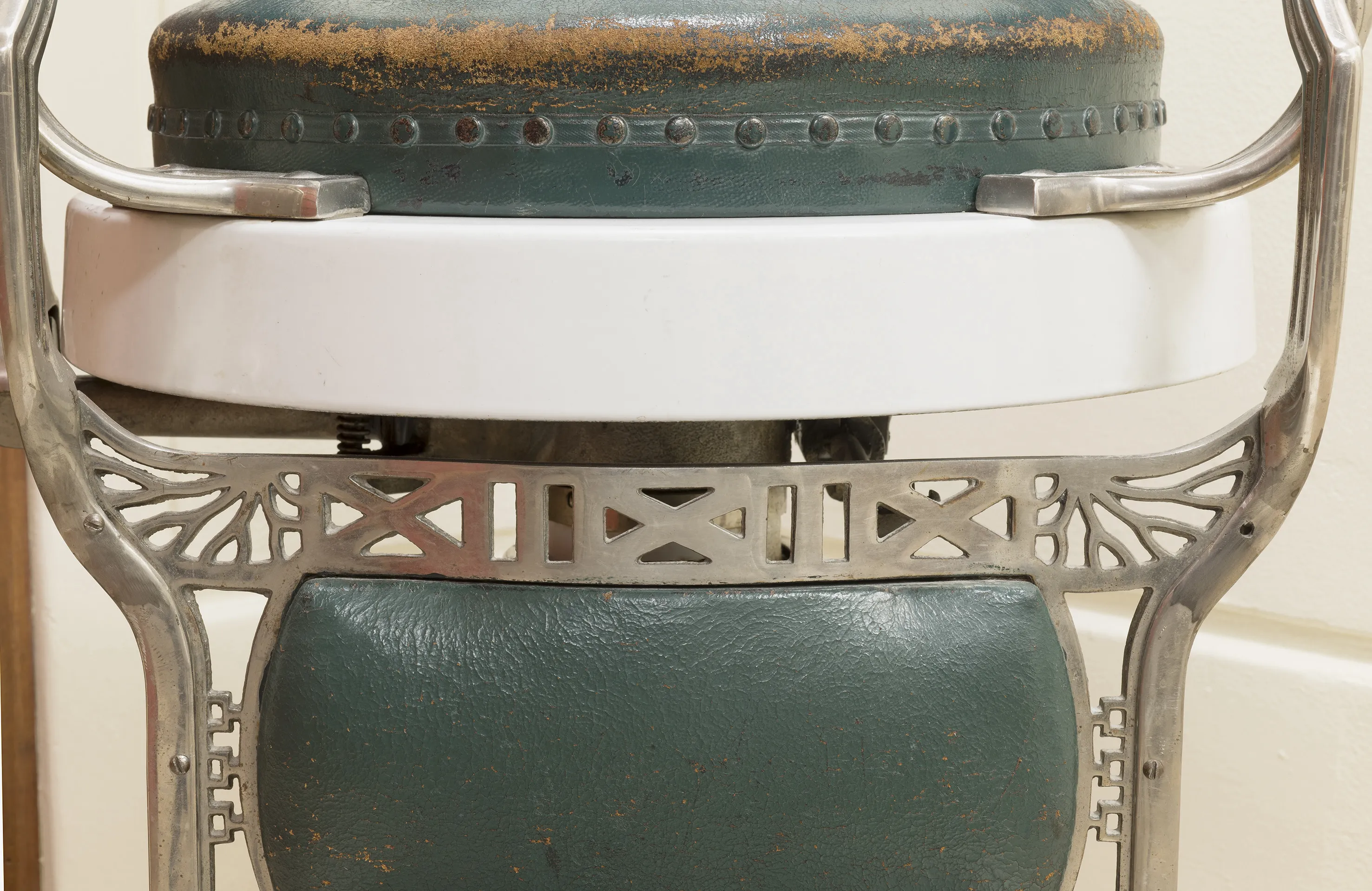 An image of the green leather seat of the barber's chair used in Old and New Parliament House in Australia. An image of the green leather seat of the barber's chair used in Old and New Parliament House in Australia.
